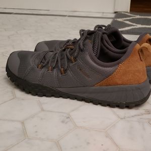 Hiking shoe